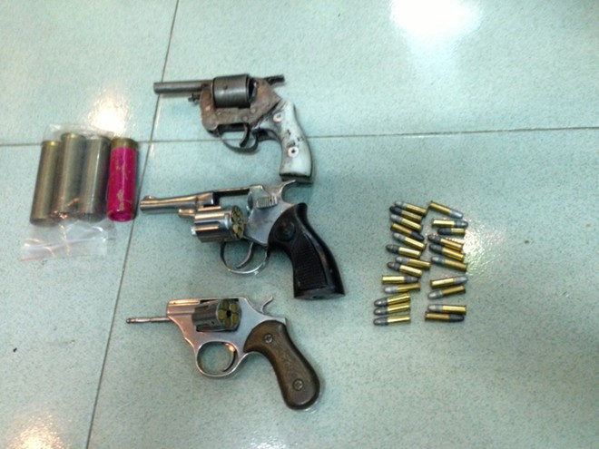 Súng tự chế của Tùng "lò gạch" dùng để đi đòi nợ thuê Súng tự chế của Tùng "lò gạch" dùng để đi đòi nợ thuê