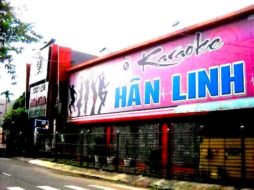 Ông Trương Thành Trí (tức Trúc "6 què") được xác định có mặt cùng thiếu tá Sơn trong quán karaoke trong buổi trưa xảy ra mâu thuẩn với đại úy Vinh Ông Trương Thành Trí (tức Trúc "6 què") được xác định có mặt cùng thiếu tá Sơn trong quán karaoke trong buổi trưa xảy ra mâu thuẩn với đại úy Vinh