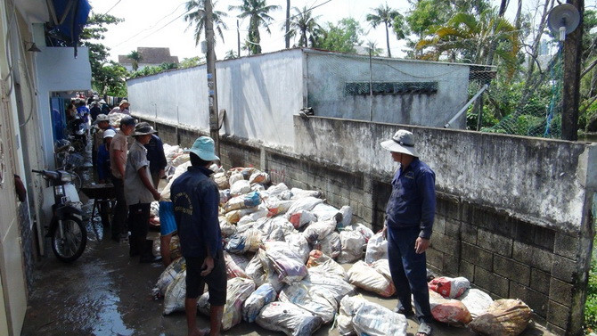 Tích cực gia cố bờ bao