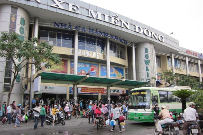 Tý "điên" từng là "ông kẹ" gây khiếp sợ đối với hành khách và các nhà xe tại đây Tý "điên" từng là "ông kẹ" gây khiếp sợ đối với hành khách và các nhà xe tại đây