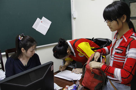 Nhà trường không chỉ lạm thu mà còn lạm chi hội phí ảnh 5 Nhà trường không chỉ lạm thu mà còn lạm chi hội phí ảnh 5