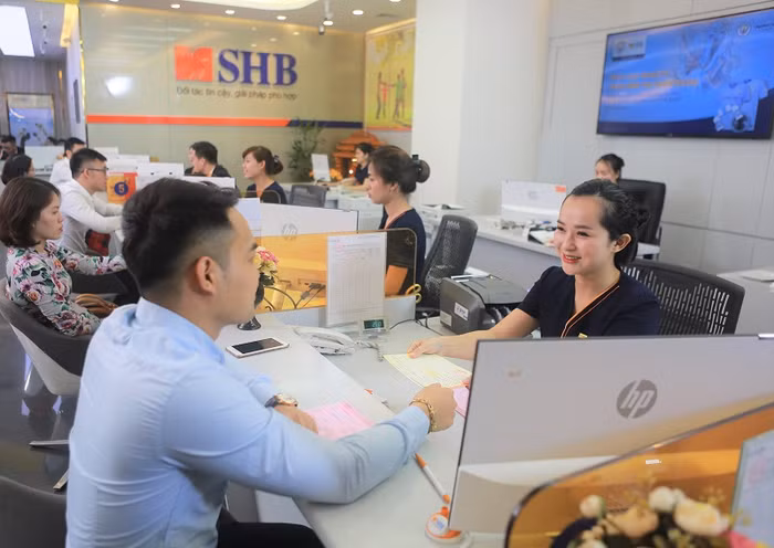 SHB miễn phí bảo hiểm năm đầu dành cho gói sản phẩm "tiết kiệm an phúc". SHB miễn phí bảo hiểm năm đầu dành cho gói sản phẩm "tiết kiệm an phúc".