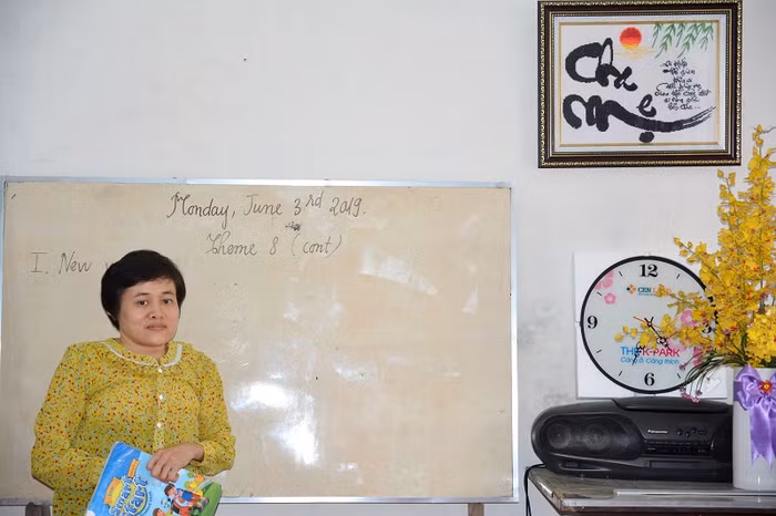 Chị Lê Thị Lan Anh (Chương Mỹ- Hà Nội), sức khỏe yếu, vượt qua khó khăn bằng con đường tự học đạt trình độ C tiếng Anh. Ảnh: Công Tiến