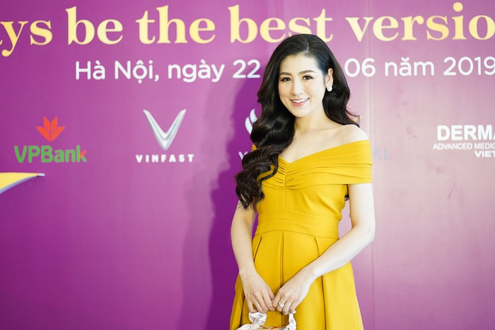 Sau khi sinh em bé, nhan sắc Tú Anh ngày càng mặn mà, nhưng cô vẫn bày tỏ sự hào hứng muốn đến Trung tâm thẩm mỹ Vinmec - View để được đẹp hơn. Sau khi sinh em bé, nhan sắc Tú Anh ngày càng mặn mà, nhưng cô vẫn bày tỏ sự hào hứng muốn đến Trung tâm thẩm mỹ Vinmec - View để được đẹp hơn.