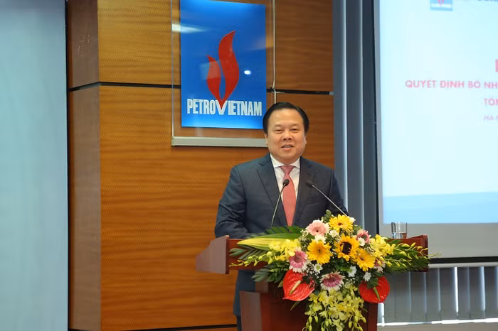 Đồng chí Nguyễn Hoàng Anh phát biểu. Đồng chí Nguyễn Hoàng Anh phát biểu.