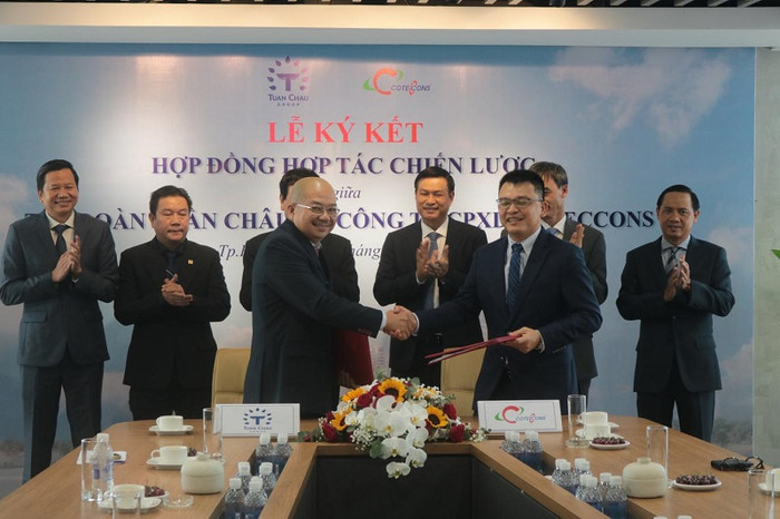 Đại diện Tập đoàn Tuần Châu và Coteccons ký kết hợp đồng hợp tác chiến lược cho dự án tổ hợp khách sạn, biệt thự căn hộ nghỉ dưỡng và khu vui chơi giải trí tại đảo Tuần Châu tỉnh Quảng Ninh.