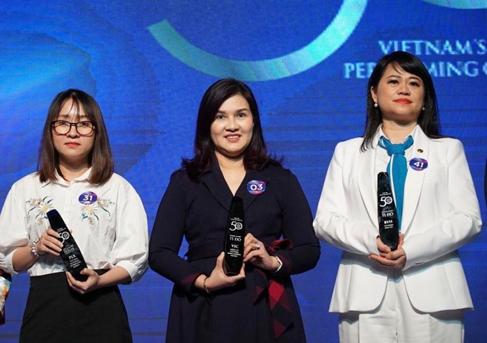 Bà Hồ Ngọc Yến Phương – Phó Tổng giám đốc Vietjet nhận giải thưởng. Bà Hồ Ngọc Yến Phương – Phó Tổng giám đốc Vietjet nhận giải thưởng.