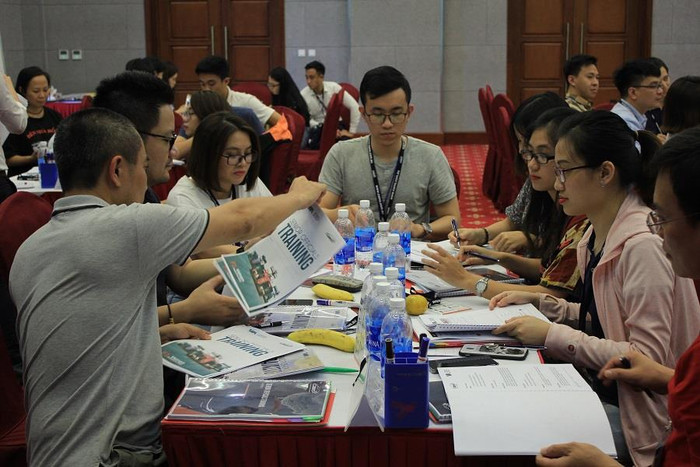 Nhóm cán bộ điều hành cao cấp sẽ được tham gia khóa đào tạo sẽ có cơ hội tham gia 4 khóa đào tạo trong nước và 2 khóa đào tạo thực tế tại các chặng đua F1 Singapore và Australia. Nhóm cán bộ điều hành cao cấp sẽ được tham gia khóa đào tạo sẽ có cơ hội tham gia 4 khóa đào tạo trong nước và 2 khóa đào tạo thực tế tại các chặng đua F1 Singapore và Australia.
