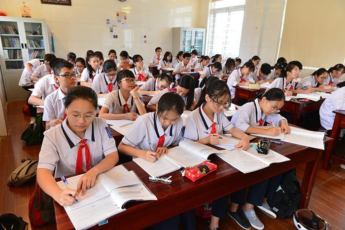 Không vì hoa hồng, hiệu trưởng có sốt sắng thay đổi mẫu mã đồng phục không? ảnh 2 Không vì hoa hồng, hiệu trưởng có sốt sắng thay đổi mẫu mã đồng phục không? ảnh 2