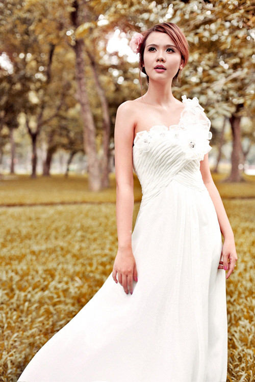 Huyền Lazzie là nữ sinh ĐH Kinh doanh và Công nghệ Hà Nội. >> NHỮNG HOA KHÔI NỔI TIẾNG CỦA CÁC TRƯỜNG ĐẠI HỌC >> NGÔI SAO TUỔI TEEN Huyền Lazzie là nữ sinh ĐH Kinh doanh và Công nghệ Hà Nội. >> NHỮNG HOA KHÔI NỔI TIẾNG CỦA CÁC TRƯỜNG ĐẠI HỌC >> NGÔI SAO TUỔI TEEN