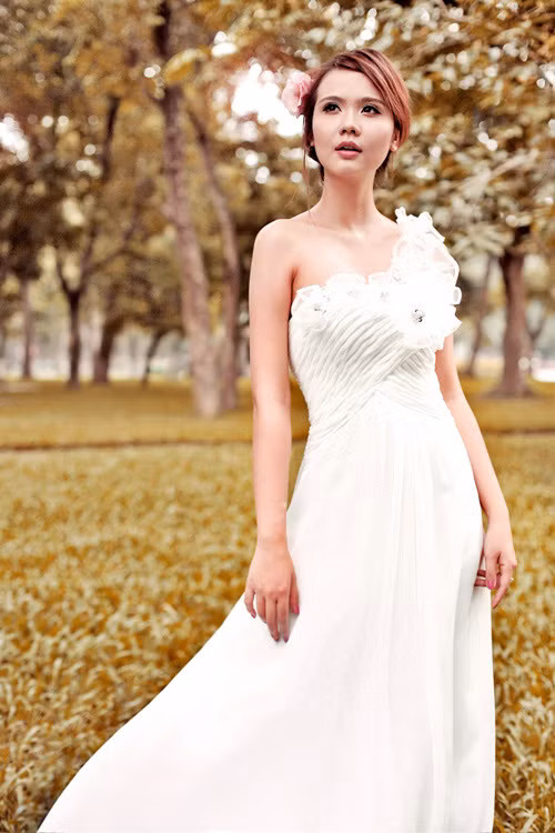 Huyền Lazzie là nữ sinh ĐH Kinh doanh và Công nghệ Hà Nội. >> NHỮNG HOA KHÔI NỔI TIẾNG CỦA CÁC TRƯỜNG ĐẠI HỌC >> NGÔI SAO TUỔI TEEN