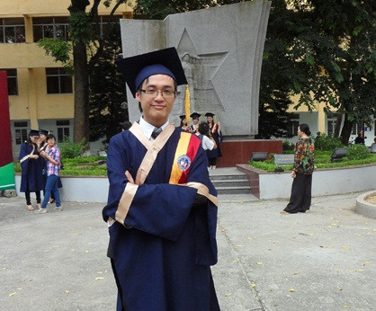 Với điểm học tập toàn khóa đạt 9.16/10, Mai Văn Minh trở thành thủ khoa đầu ra của Trường ĐH Kinh tế quốc dân năm 2012. Với điểm học tập toàn khóa đạt 9.16/10, Mai Văn Minh trở thành thủ khoa đầu ra của Trường ĐH Kinh tế quốc dân năm 2012.