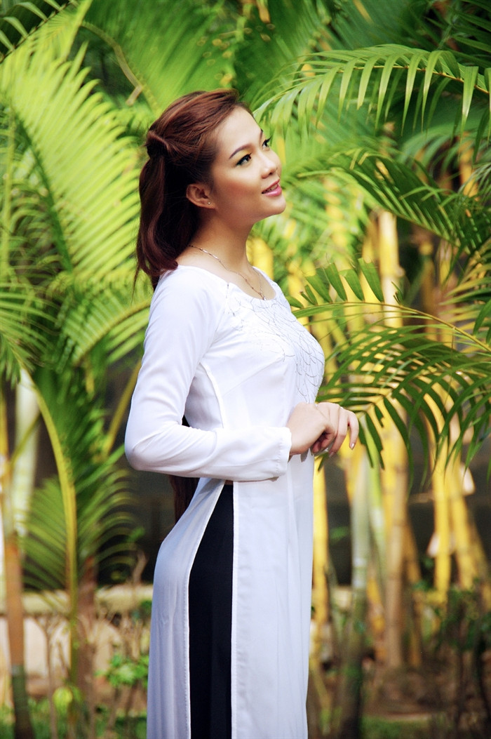 Phạm Thị Trường An (19 tuổi), đang theo hoc ngành Quản lý nhà hàng khách sạn Trường Cao Đẳng Văn Hóa Nghệ Thuật và Du Lịch Sài Gòn. >> HOA KHÔI CÁC TRƯỜNG ĐẠI HỌC >> NGÔI SAO HỌC ĐƯỜNG