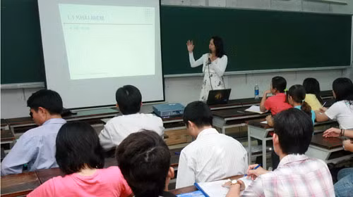 Một lớp học tại chức - Ảnh minh họa, nguồn Internet Một lớp học tại chức - Ảnh minh họa, nguồn Internet