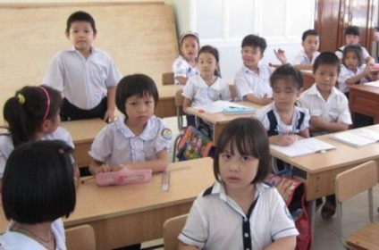 Cho trẻ đi học sớm, học vượt lớp là đang "đánh cắp" tuổi thơ của trẻ (Ảnh minh họa) Cho trẻ đi học sớm, học vượt lớp là đang "đánh cắp" tuổi thơ của trẻ (Ảnh minh họa)