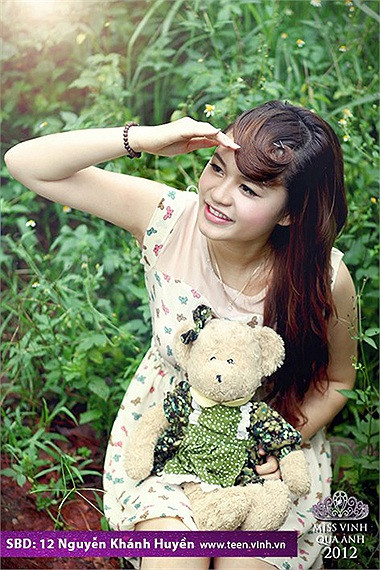 Nguyễn Khánh Huyền. >>Những nữ sinh đẹp nhất thành Vinh (P1) >>Hoa khôi các trường Đại học, Cao đẳng