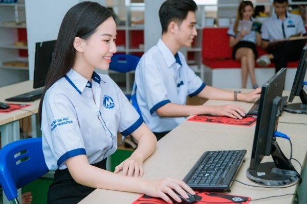 Sinh viên Trường Đại học Tài chính - Marketing. (Ảnh: NTCC) Thầy Việt.jpg