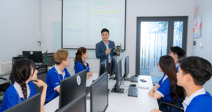 Sinh viên Trường Đại học Hoa Sen trong giờ học thực hành. (Ảnh: NTCC) Hoa Sen 1.PNG
