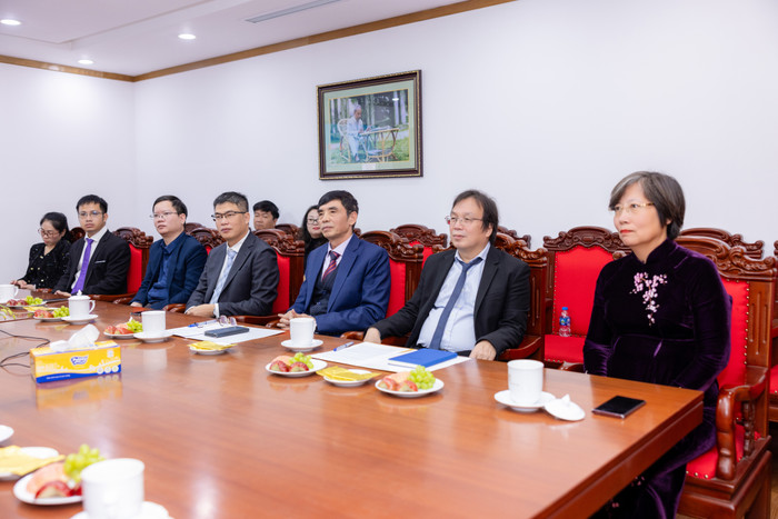 Các đại biểu tham dự buổi trao tặng sách. NXB2.jpg