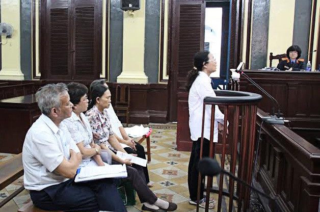 Bị cáo Nguyễn Thanh Huyền: "Nói không nhận tiền, trong lòng anh Bi có thanh thản không?" Bị cáo Nguyễn Thanh Huyền: "Nói không nhận tiền, trong lòng anh Bi có thanh thản không?"