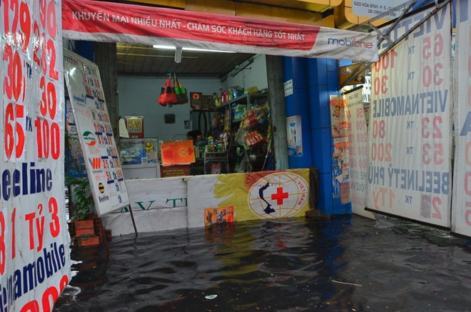 Theo dự báo, Sài Gòn sẽ còn ngập nặng trong mấy ngày tới do triều cường Theo dự báo, Sài Gòn sẽ còn ngập nặng trong mấy ngày tới do triều cường