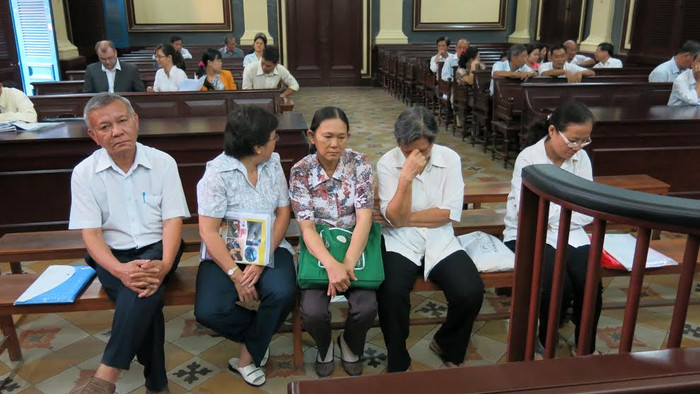 5 bị cáo của vụ án trước vành móng ngựa 5 bị cáo của vụ án trước vành móng ngựa