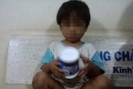 Bé Đức khi được giải cứu lần nữa khỏi người cậu ác quỷ của mình Bé Đức khi được giải cứu lần nữa khỏi người cậu ác quỷ của mình