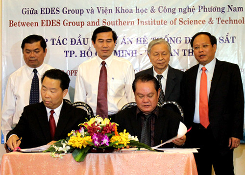 Đại diện 2 đối tác ký kết thỏa thuận hợp tác đầu tư