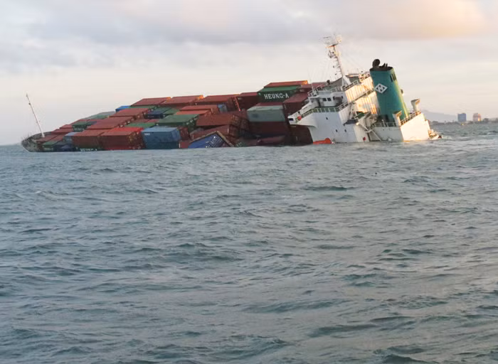 Mặc dù được phép triển khai, nhưng phương án cứu hộ mà chủ tàu đưa ra vẫn chưa được đánh giá cao về tính khả thi. Ảnh: Ngọc Luân