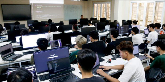 Sinh viên ngành Khoa học dữ liệu Trường Đại học Khoa học Tự nhiên (Đại học Quốc gia Hà Nội) trong giờ thực hành. Ảnh: NVCC. Sinh viên ngành Khoa học dữ liệu Trường Đại học Khoa học Tự nhiên (Đại học Quốc gia Hà Nội) trong giờ thực hành. Ảnh: NVCC.