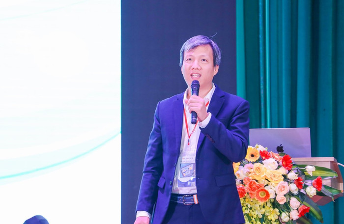 Tiến sĩ Phạm Hùng Cường - Phó Chủ tịch Hội Chuyên gia Việt Nam – Nhật Bản (VJS) chia sẻ trong hội nghị. GDVN 5.jpg