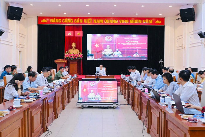 Hội nghị về công tác chuẩn bị cho Kỳ thi tốt nghiệp trung học phổ thông năm 2024 được tổ chức bằng hình thức trực tuyến. (Ảnh: Bộ Giáo dục và Đào tạo) Hội nghị về công tác chuẩn bị cho Kỳ thi tốt nghiệp trung học phổ thông năm 2024 được tổ chức bằng hình thức trực tuyến. (Ảnh: Bộ Giáo dục và Đào tạo)
