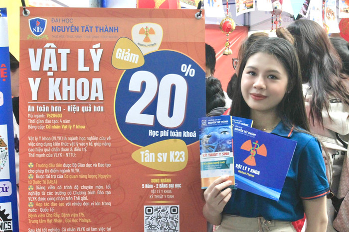 Em Nguyễn Thị Mai Loan - thực tập sinh tại Khoa Xạ trị, Bệnh viện Quân y 175. (Ảnh: NTCC) Loan.jpg