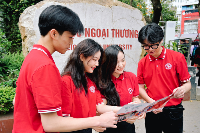 Sinh viên Trường Đại học Ngoại thương. (Ảnh: NTCC) Sinh viên Trường Đại học Ngoại Thương 1.jpg