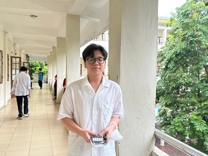 Thí sinh Nguyễn Đức Linh quyết tâm sẽ đạt được 9-9,5 môn Toán. Ảnh: Đào Hiền Thí sinh Nguyễn Đức Linh quyết tâm sẽ đạt được 9-9,5 môn Toán. Ảnh: Đào Hiền