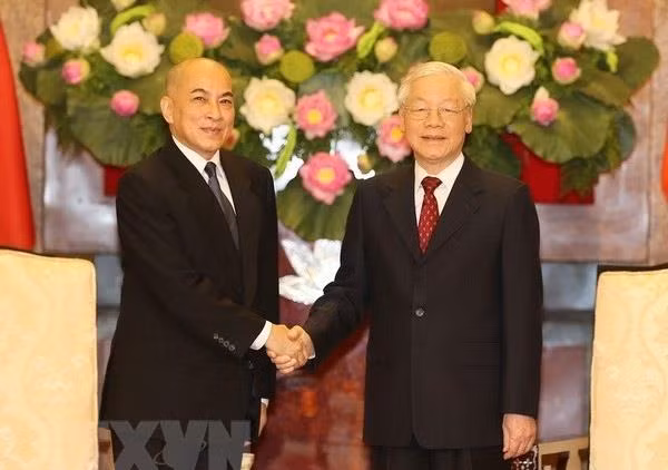 Tổng Bí thư, Chủ tịch nước Nguyễn Phú Trọng hội kiến Quốc vương Campuchia Norodom Sihamoni. (Ảnh: Trí Dũng/TTXVN) Tổng Bí thư, Chủ tịch nước Nguyễn Phú Trọng hội kiến Quốc vương Campuchia Norodom Sihamoni. (Ảnh: Trí Dũng/TTXVN)