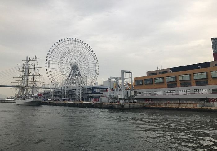 Thay vì di chuyển bằng ô tô, du khách có thể lựa chọn đi tàu trên sông. Thay vì di chuyển bằng ô tô, du khách có thể lựa chọn đi tàu trên sông.