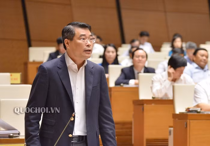Thống đốc Lê Minh Hưng trả lời chất vấn tại Quốc hội. ảnh: quochoi.vn