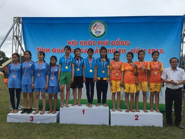 Trao giải hội khỏe Phù Đổng năm 2018 (Ảnh: tác giả cung cấp).