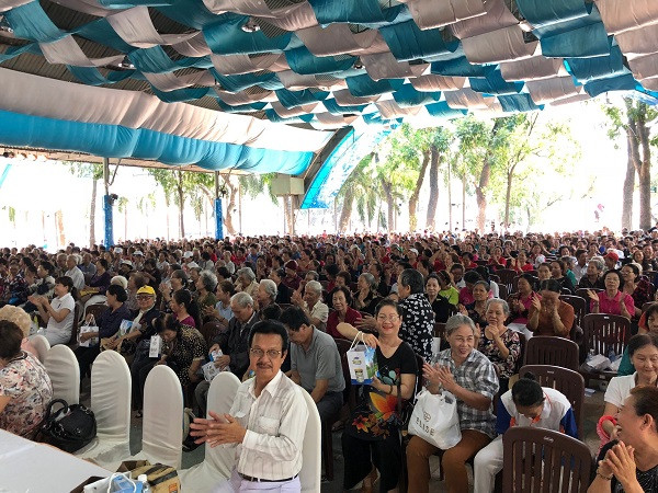 Gần 2.000 người cao tuổi hào hứng tham gia Hội thảo. Gần 2.000 người cao tuổi hào hứng tham gia Hội thảo.
