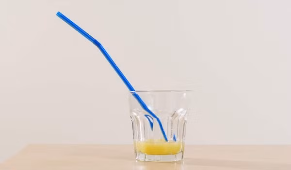 Uống nước cam vào sáng sớm không thực sự tốt cho sức khỏe (Ảnh theo Health Magazine).