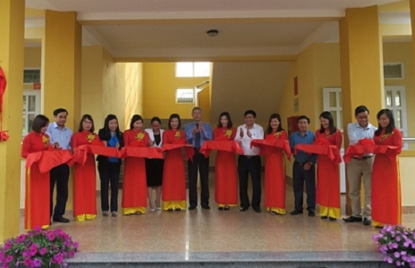 Cắt băng khánh thành Trường Mầm non xã Hạnh Phúc, huyện Thọ Xuân, tỉnh Thanh Hóa. Cắt băng khánh thành Trường Mầm non xã Hạnh Phúc, huyện Thọ Xuân, tỉnh Thanh Hóa.