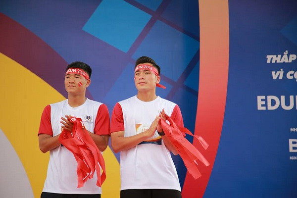 Tại Thành phố Hồ Chí Minh, trong chiều ngày 8/4, hai cầu thủ U23 Việt Nam là Hà Đức Chinh, Bùi Tiến Dụng và các nghệ sĩ khác đã hòa vào không khí của Edurun với Phụ huynh và học sinh Vinschool Central Park. Vốn trưởng thành từ Trung tâm đào tạo Bóng đá trẻ PVF (thuộc Tập đoàn Vingroup), sự xuất hiện của 2 tuyển thủ U23 nhanh chóng truyền tới những người tham dự nguồn năng lượng tích cực.