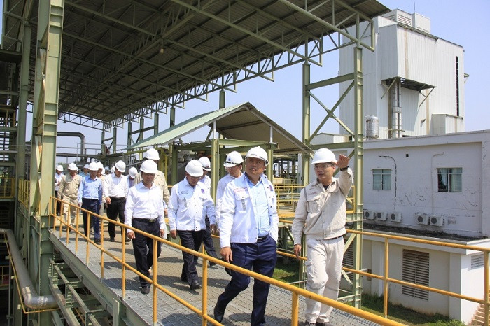 Lãnh đạo PVN kiểm tra tình hình nhà máy. Lãnh đạo PVN kiểm tra tình hình nhà máy.