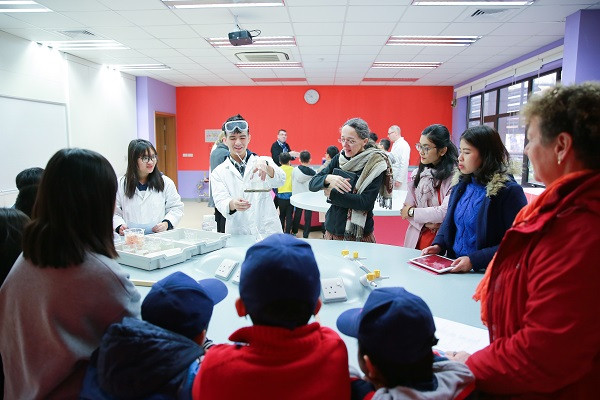 Chương trình thu hút đông đảo người tham gia.