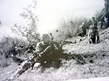 Trung đoàn đặc công 113 chiếm lĩnh trận địa. Ảnh: tư liệu Trung đoàn đặc công 113 chiếm lĩnh trận địa. Ảnh: tư liệu