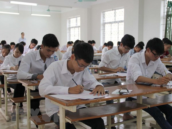 Học sinh lớp 12 vật vã ôn thi (Ảnh minh họa: TTXVN). Học sinh lớp 12 vật vã ôn thi (Ảnh minh họa: TTXVN).