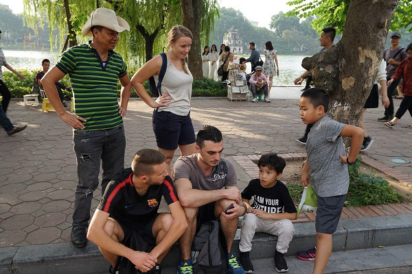 Chương trình thu hút các vị phụ huynh cùng các em nhỏ tham gia. Chương trình thu hút các vị phụ huynh cùng các em nhỏ tham gia.