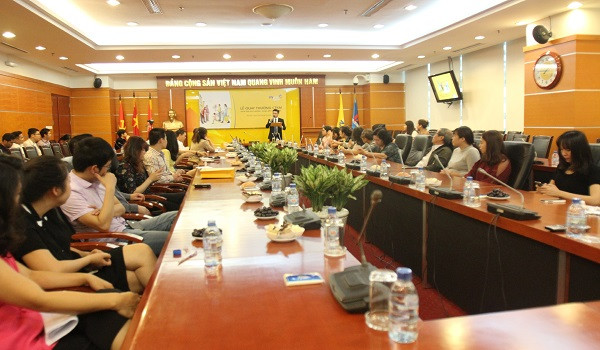 6 khách hàng PVcomBank may mắn trúng TV QLED Samsung.