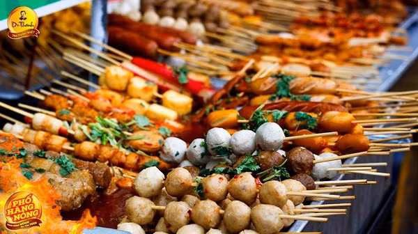 Lễ hội quy tụ hàng trăm món ăn cay nóng đến từ khắp châu Á để mọi người thưởng thức.